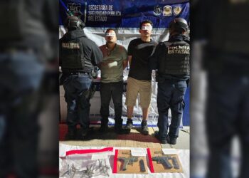 Detienen a dos sujetos armados tras persecución en Ojinaga