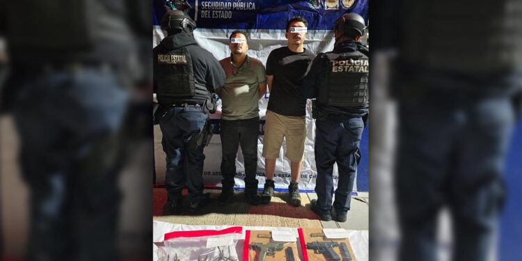 Detienen a dos sujetos armados tras persecución en Ojinaga