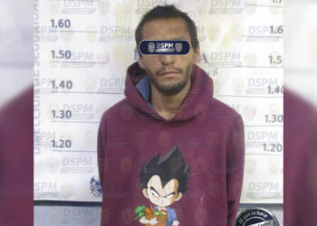 Recuperan auto de plataforma robado durante la madrugada; detienen a uno