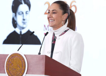 Va Sheinbaum por recorte a salarios de diputados y eliminación de listas plurinominales