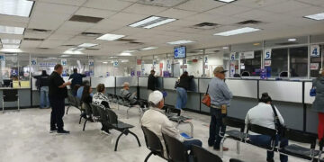 Chihuahuenses aprovechan últimas horas de descuentos de la revalidación vehicular