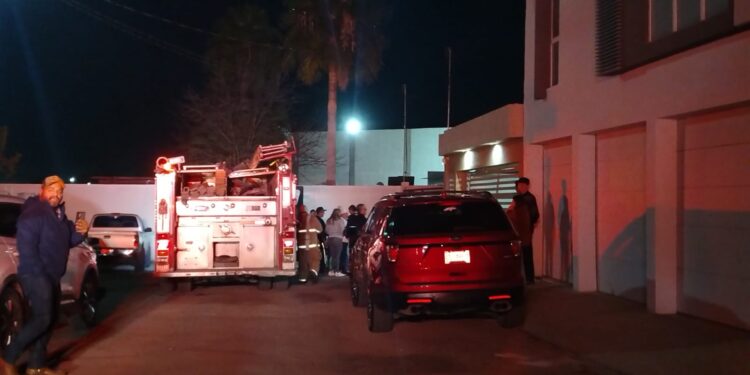 Vivienda se incendia en Delicias por cortocircuito