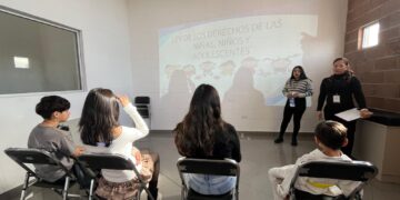 Instala Municipio unidad móvil en Punta Oriente para atender violencia de género