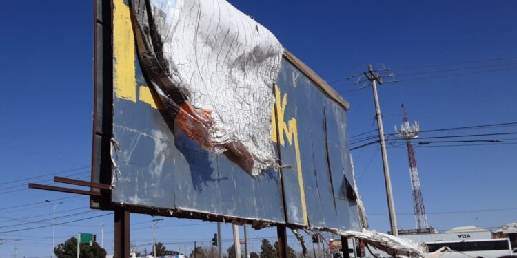 Se acerca temporada de fuertes vientos; Municipio exhorta verificar tus anuncios publicitarios