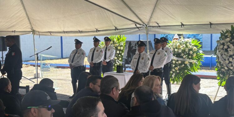 Rinden homenaje póstumo a “Vico”, heroico agente del grupo K9 en Chihuahua