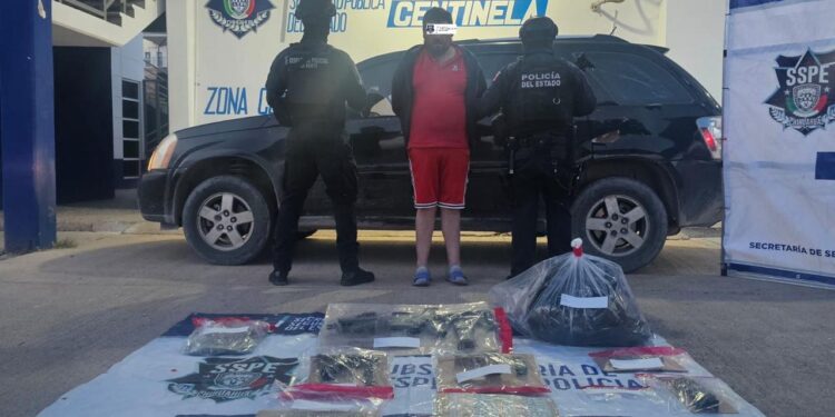 Detienen a hombre armado con drogas y efectivo en Ojinaga