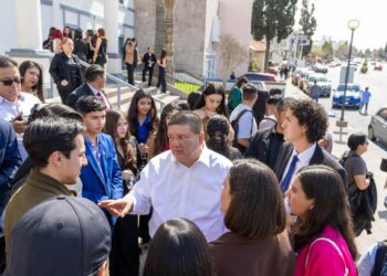 Estudiantes de Derecho visitan la Fiscalía General del Estado