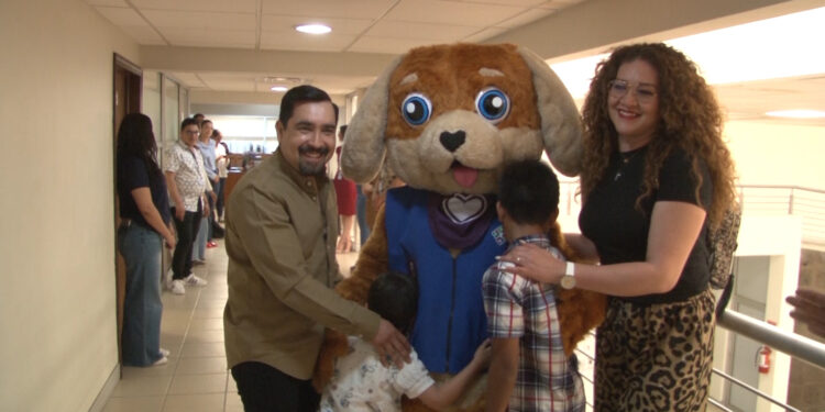 Ricardo y Laura encuentran la paternidad a través de la adopción