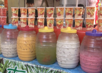Aumentan ventas de aguas frescas y fruta por altas temperaturas en la capital
