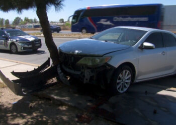 Joven estudiante choca su vehículo tras escaparse de clases en Chihuahua