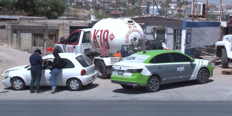 Abuelito quedó atrapado tras carambola en la Pacheco