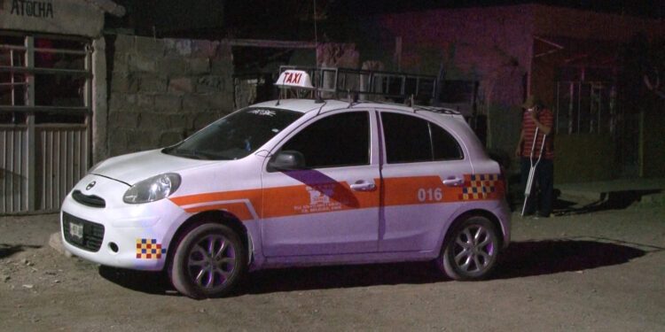 Asaltan a taxista y le roban su vehículo en Delicias