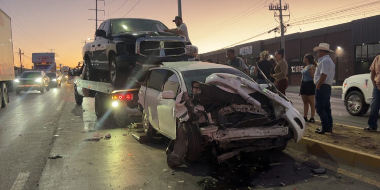 Choque múltiple deja cuatro lesionados en la carretera a Cuauhtémoc