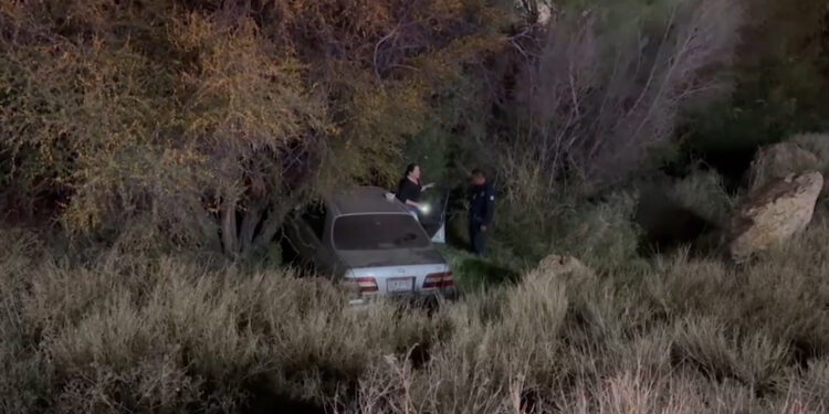 Adulto mayor cae a barranco tras accidente vial en el periférico R. Almada