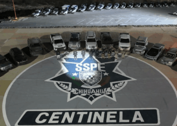 Aseguran 13 vehículos y 4 mil botellas de alcohol