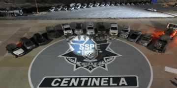 Aseguran 13 vehículos y 4 mil botellas de alcohol