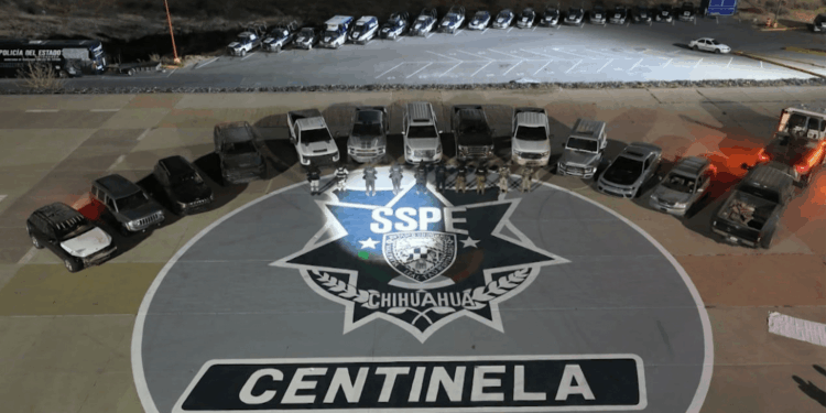 Aseguran 13 vehículos y 4 mil botellas de alcohol