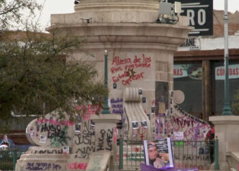Ciudad amanece con pintas y destrozos tras manifestación en Plaza del Ángel