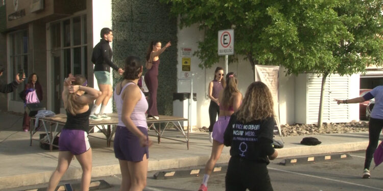 Corren por la igualdad: Realizan carrera pedestre conmemorativa por el 8M