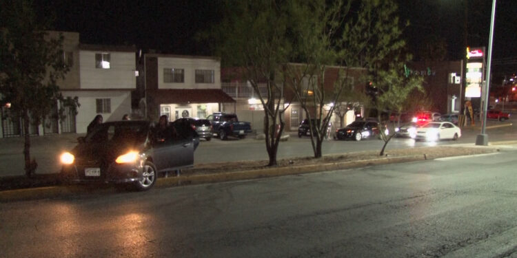 Choque deja daños materiales en la Av. Francisco Villa