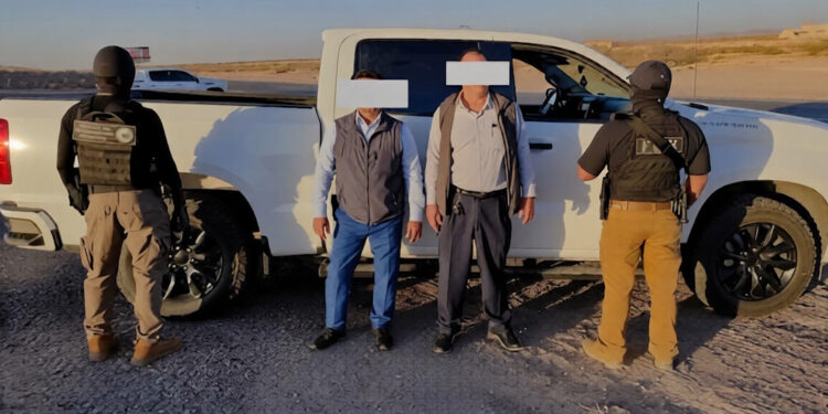 Detienen a dos supuestos escoltas con arsenal en carretera Panamericana