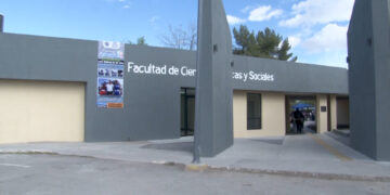 Entregan edificio adaptado en la Facultad de Ciencias Políticas y Sociales