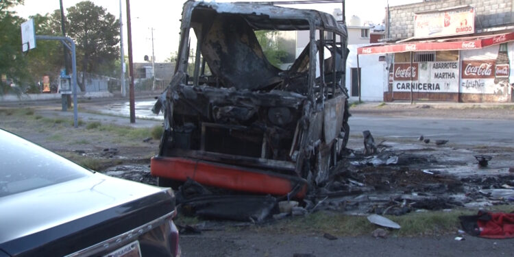 Fuego consume food truck en la Infonavit Nacional