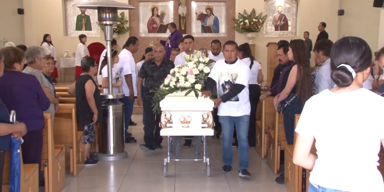 Despiden a Lupita, vocalista de Grupo Milagro