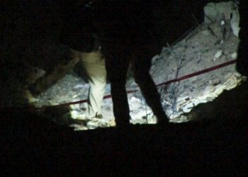 Localizan cuerpo en descomposición en lote baldío de Cuauhtémoc