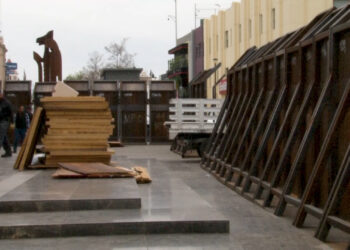 Retiran barreras metálicas en edificios gubernamentales de Chihuahua