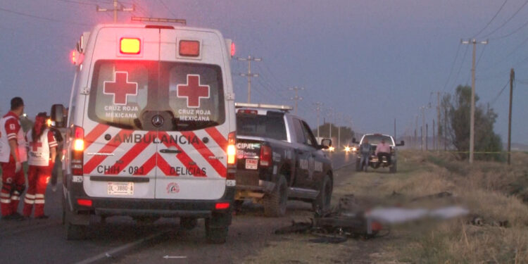 Motociclista pierde la vida en accidente carretero en Delicias