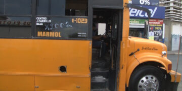 Usuarios critican posible aumento en la tarifa del transporte público