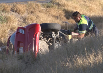 Vuelca vehículo en la carretera 45 entre Meoqui y Delicias