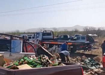 Rapiñan cerveza tras accidente en la salida a Ciudad Juárez