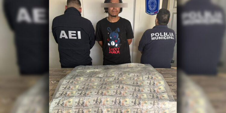 Detiene AEI en Ahumada a hombre con 20 mil 800 dólares falsos