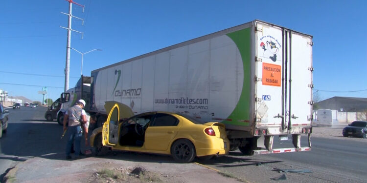 Choque fuga en avenida Tecnológico deja tres personas lesionadas