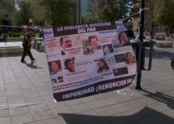 Colocan tendedero de denuncias por violencia de género en el Congreso