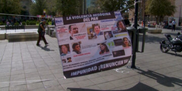 Colocan tendedero de denuncias por violencia de género en el Congreso