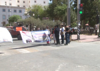 Habitantes bloquean avenida Aldama por falta de medicamentos