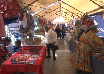Instalan bazar rarámuri en la Plaza de Armas