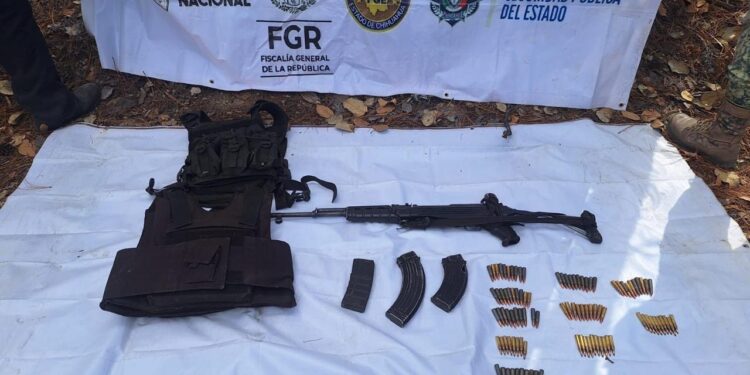 Aseguran armamento y equipo táctico en operativo en Guadalupe y Calvo