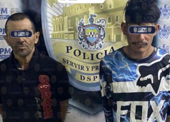 Detienen municipales a 2 hombres en la 11 de Febrero