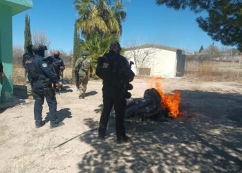 Operativo en Ojinaga: Desmantelan campamento criminal en escuela y recuperan vehículos robados