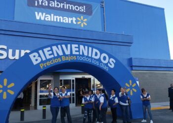 Walmart Delicias reabre sus puertas tras un año del devastador incendio