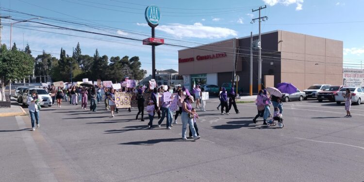 Marcharon mujeres en Delicias por el 8M