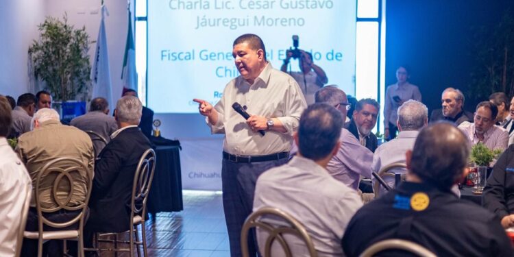 Jáuregui fortalece diálogo con sociedad civil; presenta avances de Fiscalía ante rotarios