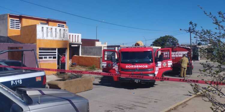 “Flamazo” de tanque de gas consume vivienda; se confirmó el deceso de dos perros