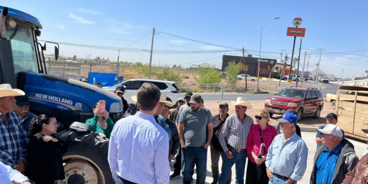 Ejidatarios de Tabalaopa protestan en obra del paso superior; exigen indemnización