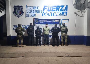 Detienen a un hombre en posesión de un vehículo con reporte de robo