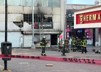 Se incendia tienda Hualong, ubicada en La Liber